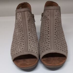 Cobb Hill Laurel Open Toe Tan Booties 9 Like New